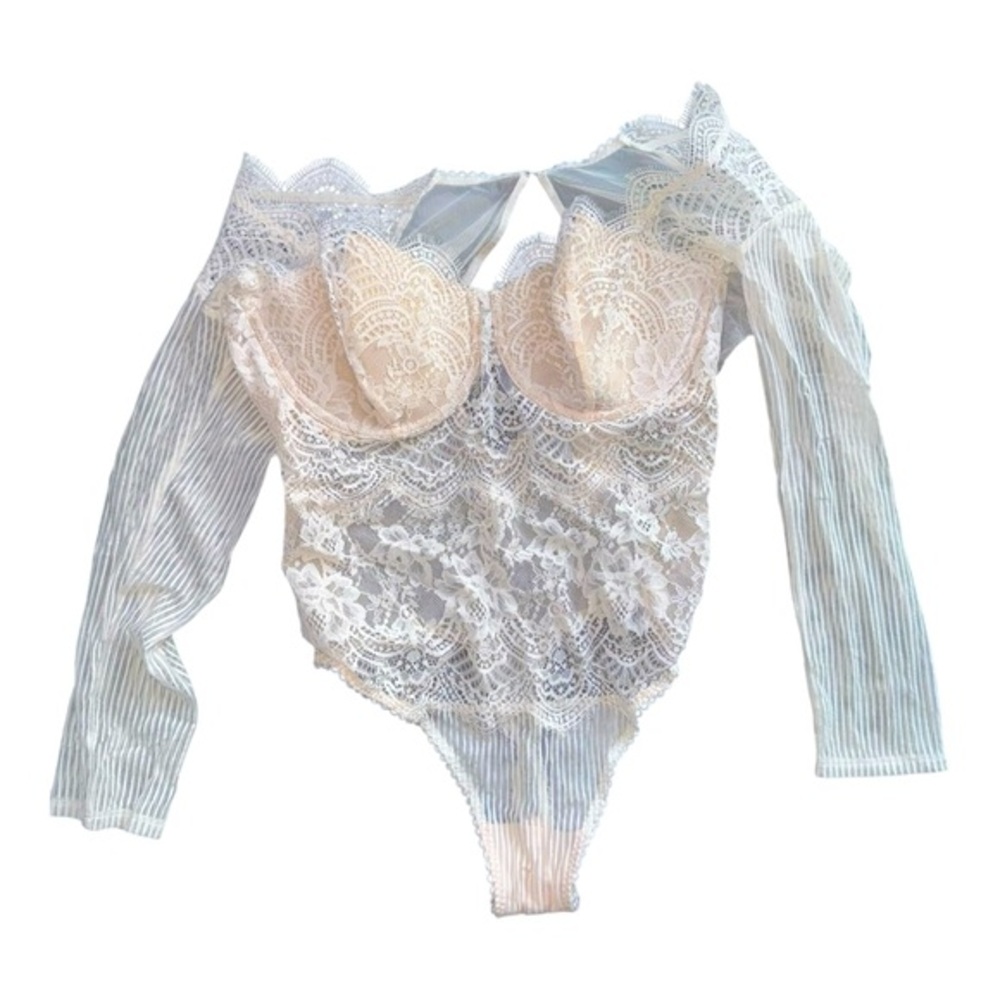 Dreamy VICTORIA SECRET SHEER‎ LACE LONGSLEEVE BODY SUIT SIZE 34D in ivory